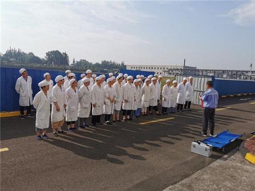 东under坡消防救援大队安全生产月系列报道 辖区工厂组织开展消防演练活动，组织表演活动